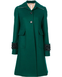 grüner verzierter Mantel