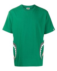 grünes bedrucktes T-Shirt mit einem Rundhalsausschnitt von A Bathing Ape