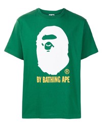 grünes bedrucktes T-Shirt mit einem Rundhalsausschnitt von A Bathing Ape