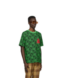 grünes bedrucktes T-Shirt mit einem Rundhalsausschnitt von SSENSE WORKS