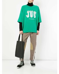 grünes bedrucktes T-Shirt mit einem Rundhalsausschnitt von John Undercover