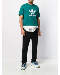 grünes bedrucktes T-Shirt mit einem Rundhalsausschnitt von adidas