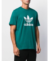 grünes bedrucktes T-Shirt mit einem Rundhalsausschnitt von adidas