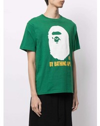 grünes bedrucktes T-Shirt mit einem Rundhalsausschnitt von A Bathing Ape