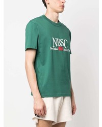 grünes bedrucktes T-Shirt mit einem Rundhalsausschnitt von New Balance