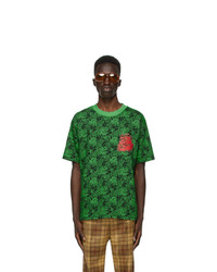 grünes bedrucktes T-Shirt mit einem Rundhalsausschnitt von SSENSE WORKS