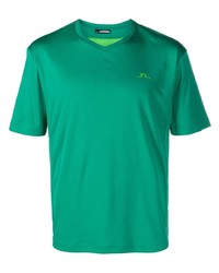 grünes bedrucktes T-Shirt mit einem V-Ausschnitt