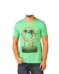 grünes bedrucktes T-shirt