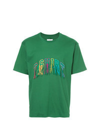 grünes besticktes T-Shirt mit einem Rundhalsausschnitt