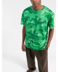 grünes Camouflage T-Shirt mit einem Rundhalsausschnitt von Valentino