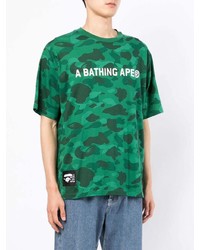 grünes Camouflage T-Shirt mit einem Rundhalsausschnitt von A Bathing Ape