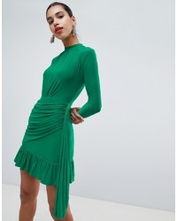 grünes figurbetontes Kleid mit Rüschen von PrettyLittleThing