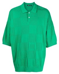 grünes Polohemd mit Karomuster