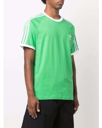 grünes T-Shirt mit einem Rundhalsausschnitt von adidas