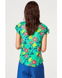 grünes T-Shirt mit einem V-Ausschnitt mit Blumenmuster von Esprit