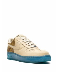 hellbeige bedruckte Leder niedrige Sneakers von Nike