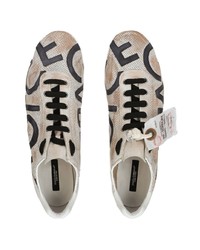 hellbeige bedruckte Leder niedrige Sneakers von Dolce & Gabbana