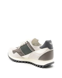 hellbeige bedruckte niedrige Sneakers von Emporio Armani