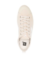 hellbeige bedruckte niedrige Sneakers von Veja