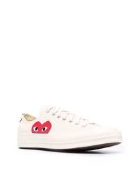 hellbeige bedruckte Segeltuch niedrige Sneakers von COMME DES GARÇONS PLAY X CONVERSE