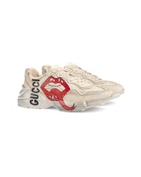 hellbeige bedruckte Sportschuhe von Gucci