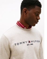 hellbeige bedruckter Pullover mit einem Rundhalsausschnitt von Tommy Hilfiger