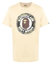 hellbeige bedrucktes T-Shirt mit einem Rundhalsausschnitt von A Bathing Ape