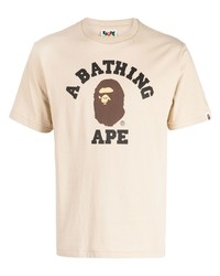 hellbeige bedrucktes T-Shirt mit einem Rundhalsausschnitt von A Bathing Ape