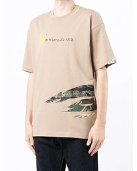 hellbeige bedrucktes T-Shirt mit einem Rundhalsausschnitt von AAPE BY A BATHING APE