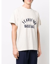 hellbeige bedrucktes T-Shirt mit einem Rundhalsausschnitt von Fear Of God