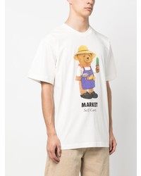 hellbeige bedrucktes T-Shirt mit einem Rundhalsausschnitt von MARKET