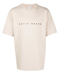 hellbeige bedrucktes T-Shirt mit einem Rundhalsausschnitt von Daily Paper