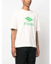 hellbeige bedrucktes T-Shirt mit einem Rundhalsausschnitt von Études