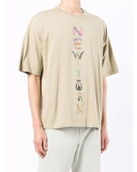 hellbeige bedrucktes T-Shirt mit einem Rundhalsausschnitt von Opening Ceremony