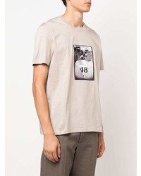 hellbeige bedrucktes T-Shirt mit einem Rundhalsausschnitt von Limitato