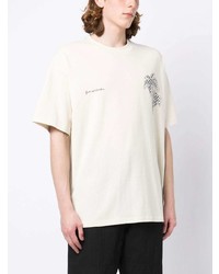 hellbeige bedrucktes T-Shirt mit einem Rundhalsausschnitt von FIVE CM