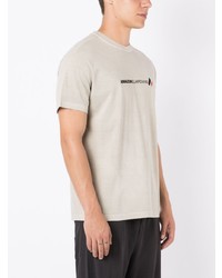 hellbeige bedrucktes T-Shirt mit einem Rundhalsausschnitt von OSKLEN