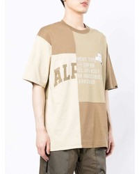 hellbeige bedrucktes T-Shirt mit einem Rundhalsausschnitt von Alpha Industries