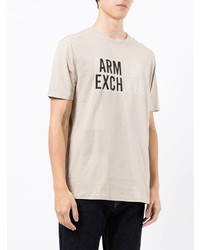 hellbeige bedrucktes T-Shirt mit einem Rundhalsausschnitt von Armani Exchange