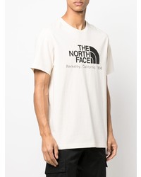 hellbeige bedrucktes T-Shirt mit einem Rundhalsausschnitt von The North Face