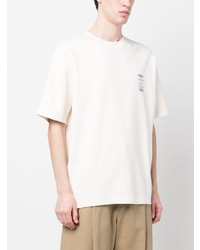 hellbeige bedrucktes T-Shirt mit einem Rundhalsausschnitt von Drôle De Monsieur