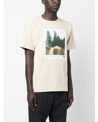 hellbeige bedrucktes T-Shirt mit einem Rundhalsausschnitt von The North Face