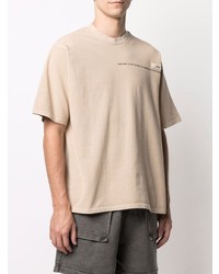 hellbeige bedrucktes T-Shirt mit einem Rundhalsausschnitt von VAL KRISTOPHE