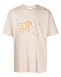 hellbeige bedrucktes T-Shirt mit einem Rundhalsausschnitt von Saintwoods