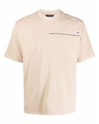 hellbeige bedrucktes T-Shirt mit einem Rundhalsausschnitt von VAL KRISTOPHE