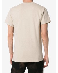 hellbeige bedrucktes T-Shirt mit einem Rundhalsausschnitt von Just A T-Shirt