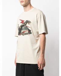 hellbeige bedrucktes T-Shirt mit einem Rundhalsausschnitt von Puma