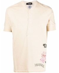 hellbeige bedrucktes T-shirt mit einer Knopfleiste von DSQUARED2