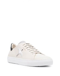 hellbeige bestickte Leder niedrige Sneakers von Axel Arigato