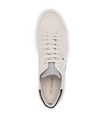 hellbeige bestickte Leder niedrige Sneakers von Axel Arigato